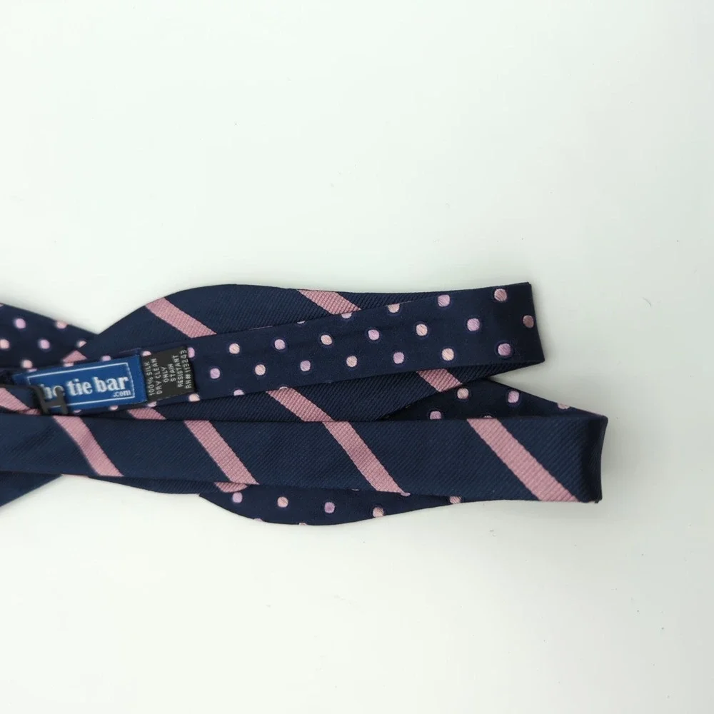 The tie bar Mens Bow tie 100% Silk Trad Stripe Navy Blue NWOT